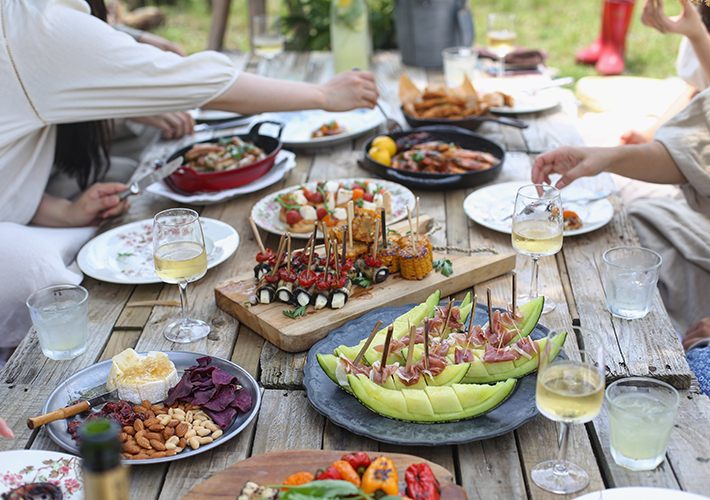 foto noticia Mood food o cocina de la felicidad: descubre los alimentos clave para alegrar tus cenas de verano.